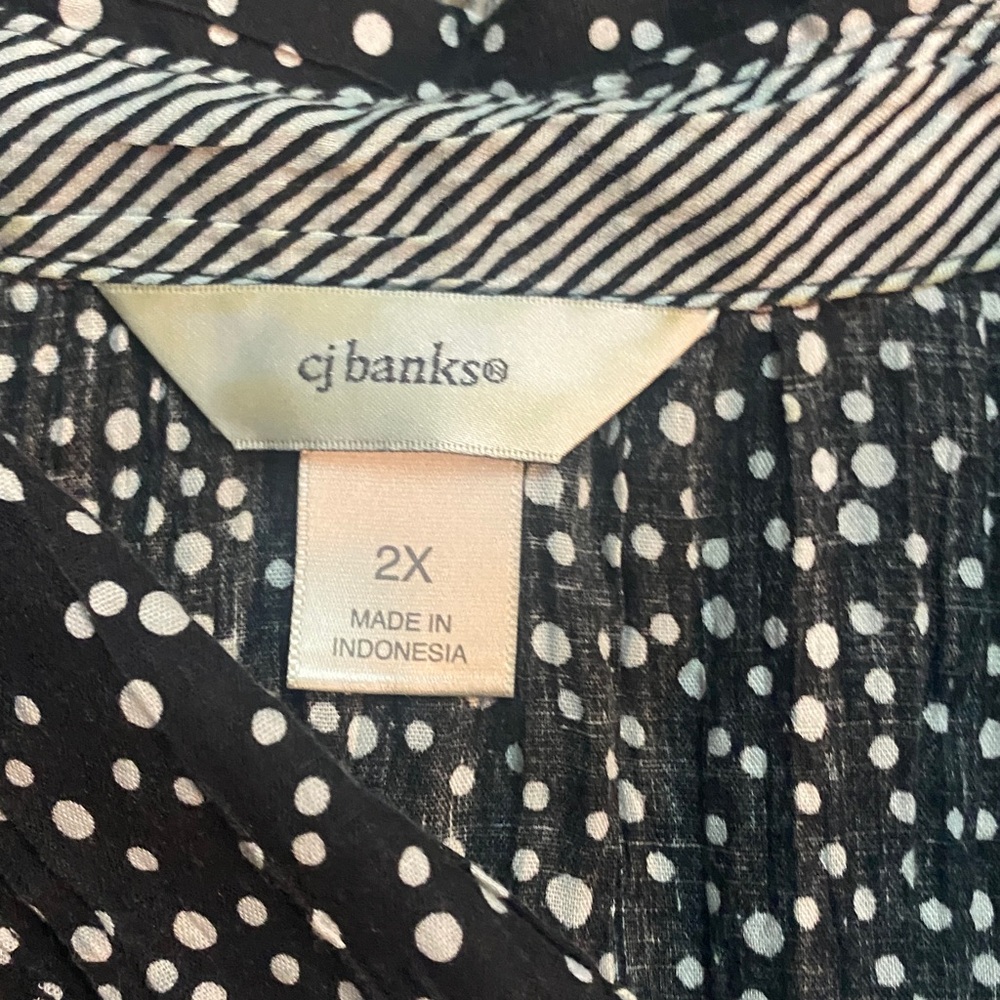 ๐CJ Banks Black and White Button Down Shirt - Picture 4 of 4